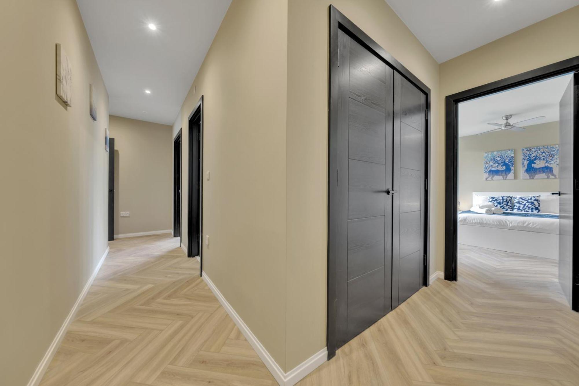 Oyo Fine B&B Hanwell Екстериор снимка